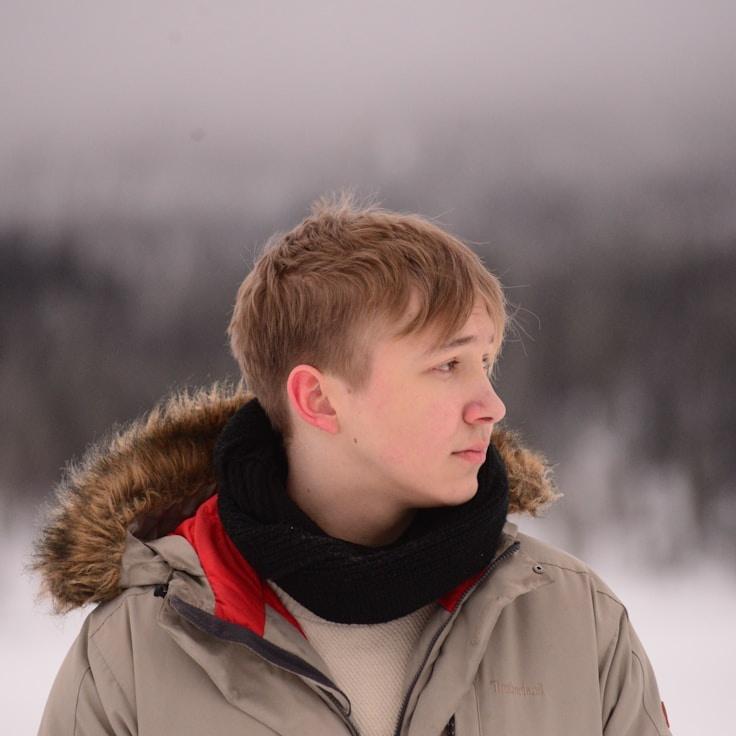 Kaveri Mehta, Lead Design Curator at CirclePavilionClear, reviewing corporate floral arrangements